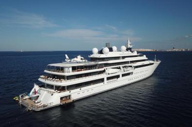 Gallipoli, attracca al porto lo yacht dell’emiro del Qatar