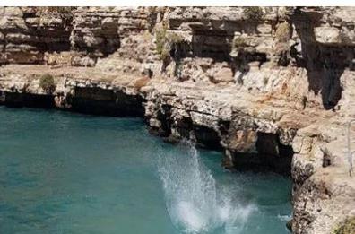 Polignano, stop bagni a Lama Monachile: pericolo nuovi crolli. Ecco l'ordinanza