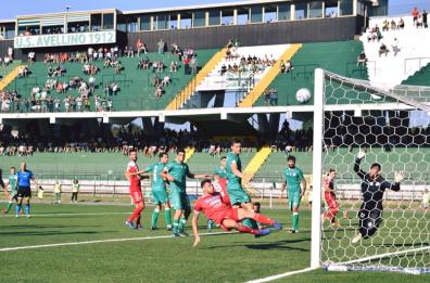 Bari perde ad Avellino 1-0, sfiorato gol alla fine