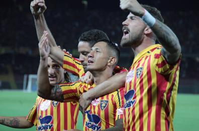 Lecce superstar batte la Salernitana 4-0. Bari, «schiaffo» ad Avellino. Monopoli asfaltato dal Frosinone