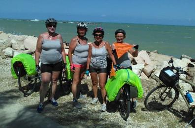 Dalla Lombardia a Corato in bici:  l'impresa di 4 amiche in sella per 700 km