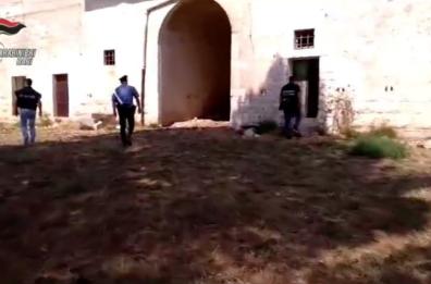 Poggiorsini, sfruttavano extracomunitari a 70 cent l'ora: arrestati due agricoltori
