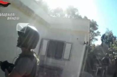 Fasano, spari contro la villetta e 3 auto bruciate: convalidati 3 arresti