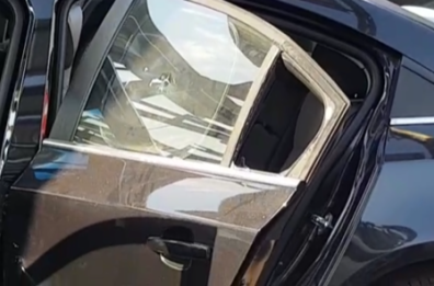 Lecce, bimbo chiuso in auto: salvato dai poliziotti