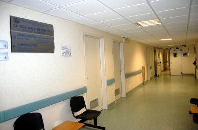 Aids, allarme a Bari: pochi medici, a rischio chiusura l'ambulatorio