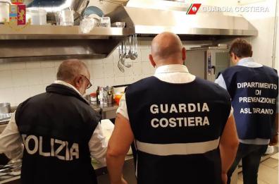 Taranto, alimenti in pessimo stato: denunciato ristoratore nella città vecchia