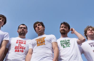 «Sesso, droga e lavorare», nuovo libro della band Lo Stato Sociale: il 26/09 firmacopie a Bari