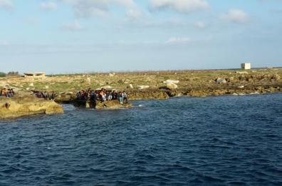 Gallipoli, 62 migranti pakistani sbarcano nella notte: scafisti fuggono, presi