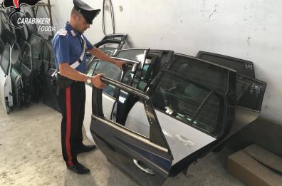 Cerignola, capannone diventa bazar di pezzi di auto rubate: due arresti