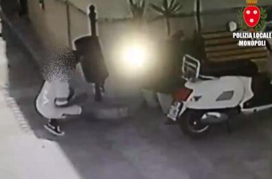 Muri imbrattati a Monopoli, identificato writer 16enne: genitori collaborano a indagini