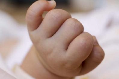 Picchia il bimbo di pochi mesi: arrestata mamma dopo segnalazione da ospedale Puglia