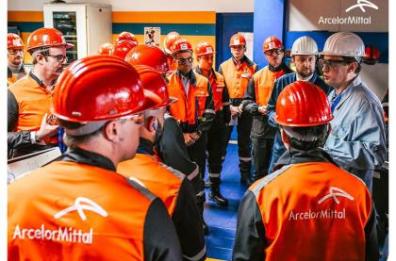 ArcelorMittal, dopo arrivo nuove tute i sindacati revocano sciopero