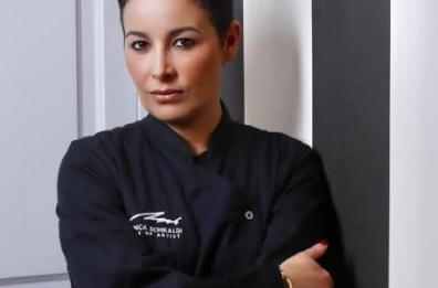 Andria, estetista dal cuore d’oro: tatua gratis le ciglia a donne malate di cancro