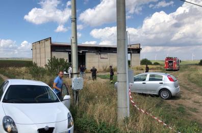 Ascoli Satriano, corpo carbonizzato in un capannone: ucciso con colpo alla nuca