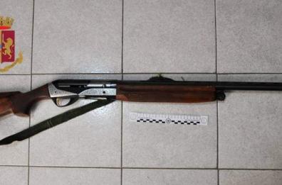 Grottaglie, beccati con droga e un fucile: arrestati due cugini 