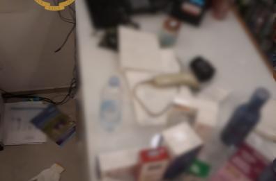 Bari, rapinano parafarmacia e picchiano titolare: 2 arresti
