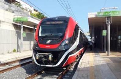 Ferrovie Sud-Est, inaugurato il primo treno elettrico sulla linea Bari-Putignano