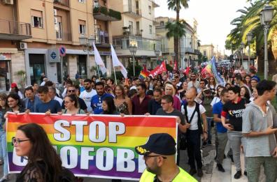 San Severo dice stop all'omofobia: in 300 sfilano con Luxuria