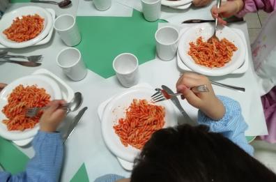 A Sammichele di Bari la mensa dei bimbi dell'asilo sarà gratuita fino al 2027