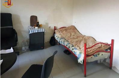 Manduria, operai sfruttati e sottopagati: sospesa attività caseificio, 3 denunce
