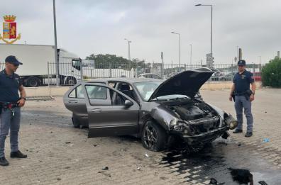 Bari, furto in stazione di servizio con inseguimento: 2 arresti e 2 ricercati