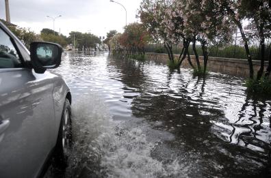 Maltempo su Bari: strade allagate ma traffico regolare