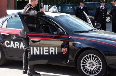 Massafra, nigeriano si denuda in strada e sputa contro le auto di passaggio: arrestato