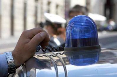 Brindisi, usa abusivamente lampeggiante blu: «Lo facevo per l'autovelox»