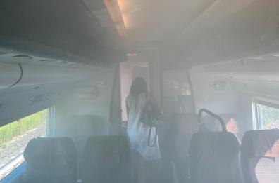 Paura sul treno Lecce-Roma, fumo in una carrozza: evacuati i passeggeri