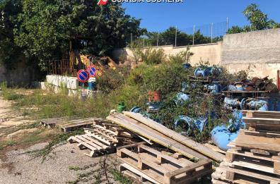 Mola, ditta trasforma area di 12mila mq in discarica abusiva: sequestri