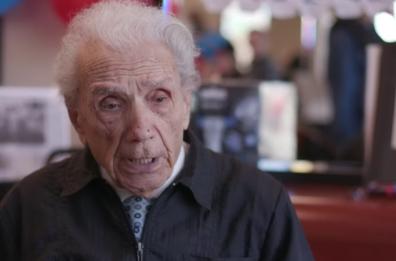 New York, a 108 anni si spegne il barbiere più vecchio del mondo, originario del Potentino