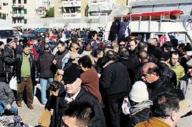 Taranto, stop al mercatino delle pulci al rione Salinella