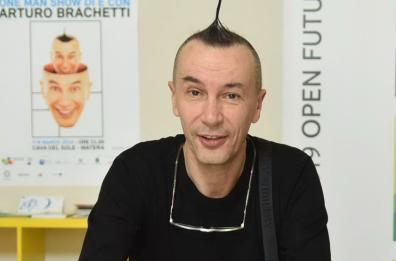 Arturo Brachetti a Bari: «Niente come la fantasia ci rende felici»
