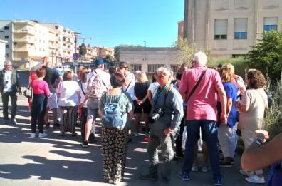 Matera, esercenti di piazza Matteotti «invasi» dai turisti in cerca di un bagno