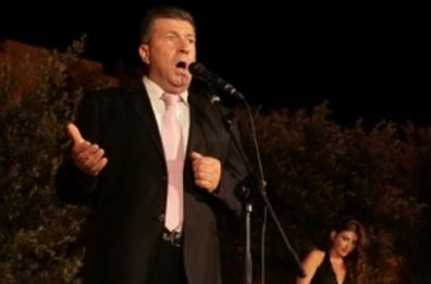 Molfetta, il tenore che canta per chi soffre: «Il pubblico più bello? Un'anziana sola»