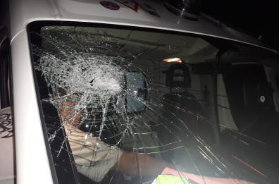 Corato, ambulanza del 118 colpita da sasso lanciato da cavalcavia: ferito infermiere
