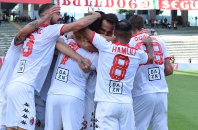 Bari, prima vittoria al San Nicola: batte 4-0 la Cavese