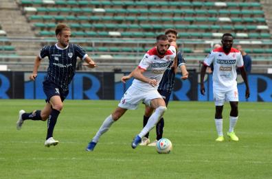 Bari, poker al San Nicola con la Cavese: i gol, la gioia, i tifosi