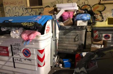 Bari, quartiere Umbertino assediato dai rifiuti selvaggi