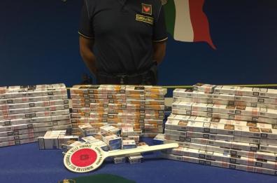 Bari, GdF sequestra 15kg di sigarette di contrabbando
