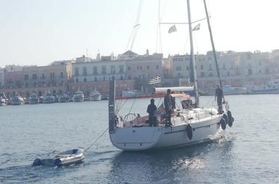 Migranti: in 13 su un veliero sbarcano a Porto Selvaggio