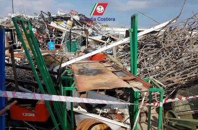 Molfetta, discarica abusiva di materiale ferroso: una denuncia