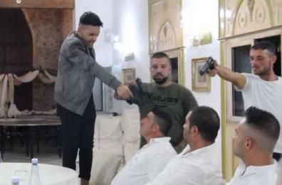 Acquaviva, invitato alla sagra cantante amato dai boss: Comune ritira patrocinio