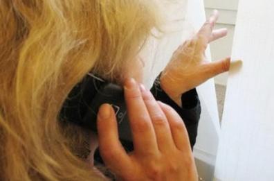 Bari, stalking all'ex compagno fino a rompergli un braccio: misure per una 34enne