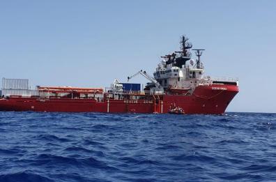 Migranti, Ocean Viking in Porto Taranto. Volontario: «Picchiati e umiliati»