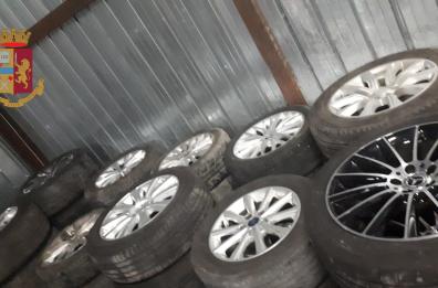 Auto e moto rubate a Bari e smembrate a Cerignola: maxisequestro, un denunciato
