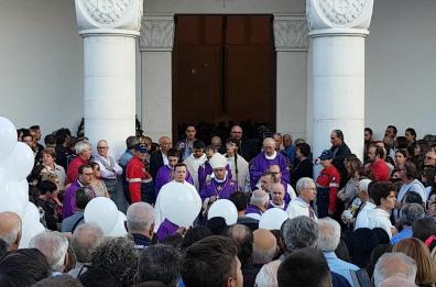 Orta Nova, bagno di folla ai funerali delle vittime della strage di via Guerrieri