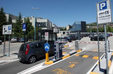 Potenza, parcheggi all'ospedale San Carlo: scatta un'indagine