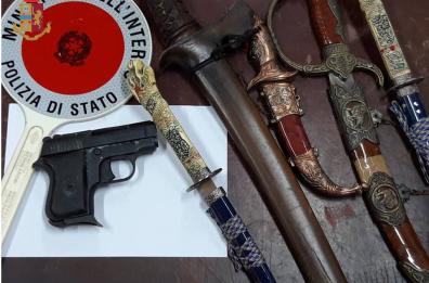 Taranto, nascondevano nello scantinato pistola e katane