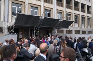 Bari, tornelli al vecchio tribunale: code e attese, protesta avvocati